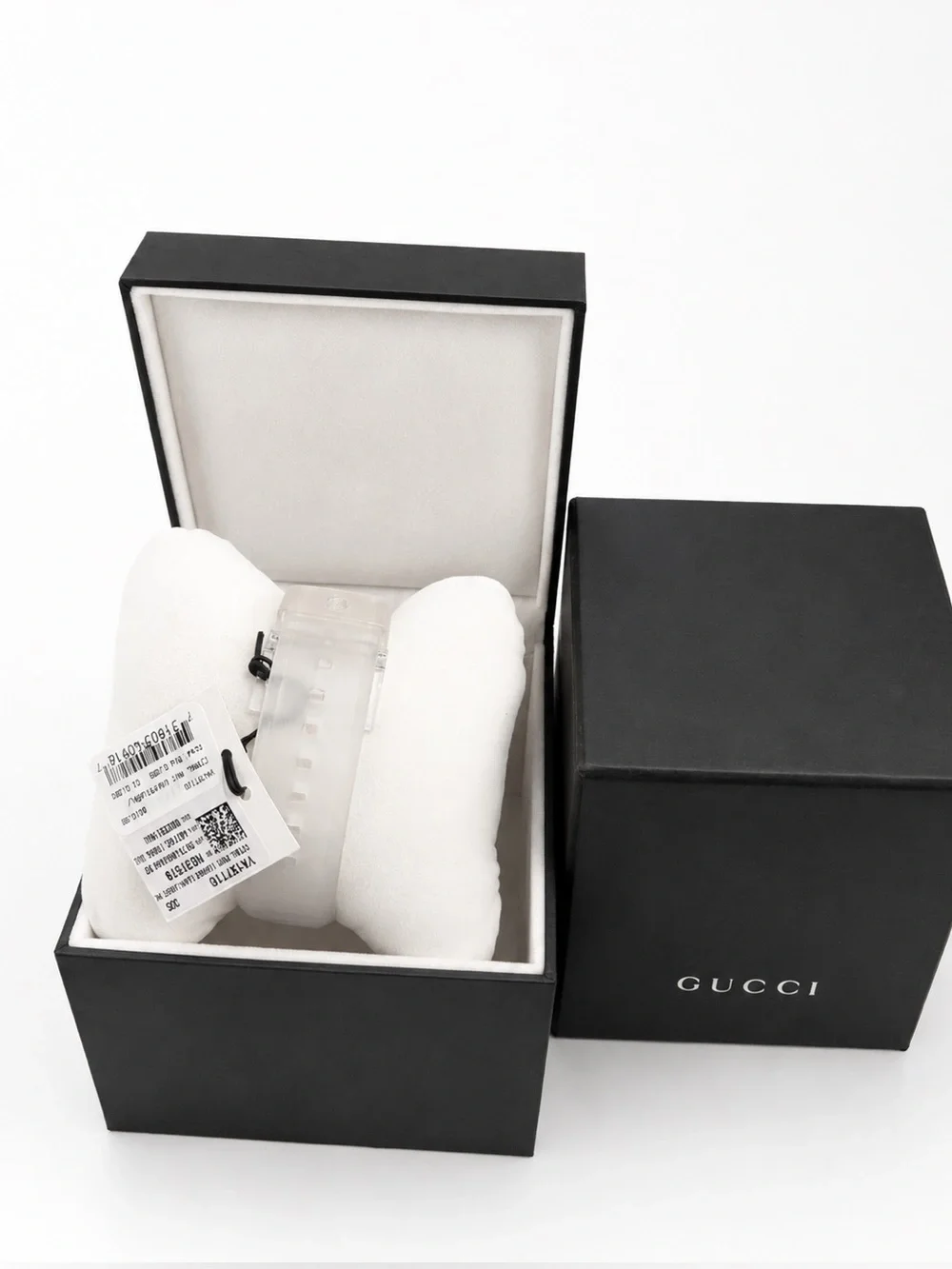 Gucci Sync XXL YA137110, a 46 mm Swiss-quartz watch with a transparent case/whit